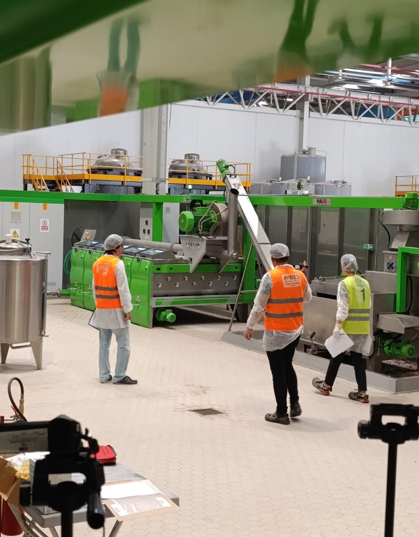 Aydın Ticaret Odası Mesleki Yeterlilik ve Belgelendirme Merkezimiz (AYTO AYMES), Mesleki Yeterlilik Kurumu (MYK) tarafından zorunlu hale getirilen mesleklerden biri olan Zeytinyağı Üretim Operatörü alanında sınav ve belgelendirme faaliyetlerine aralıksız